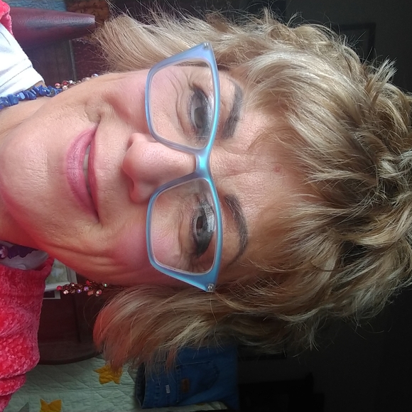 Meet your Posher, Betsy - Picture 3 of 6